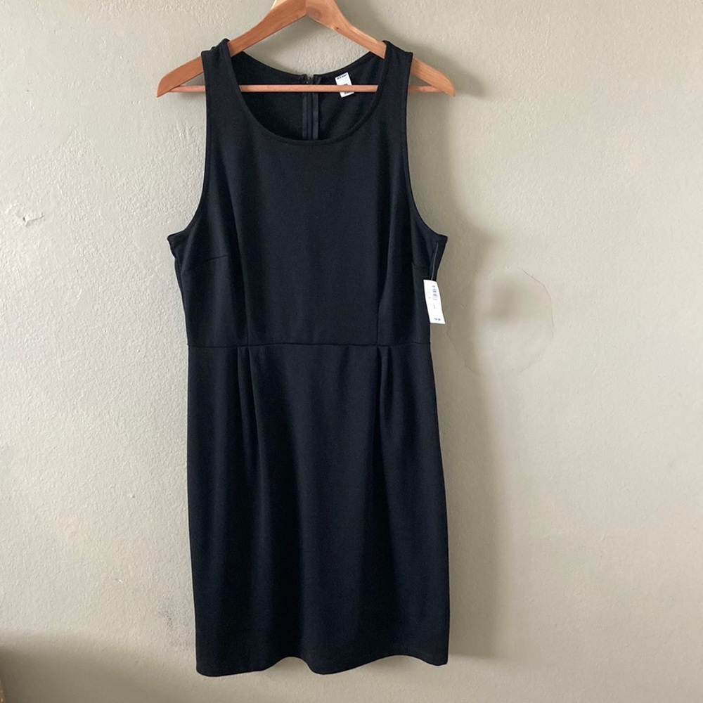 Old Navy Sleeveless Black Shift Dress